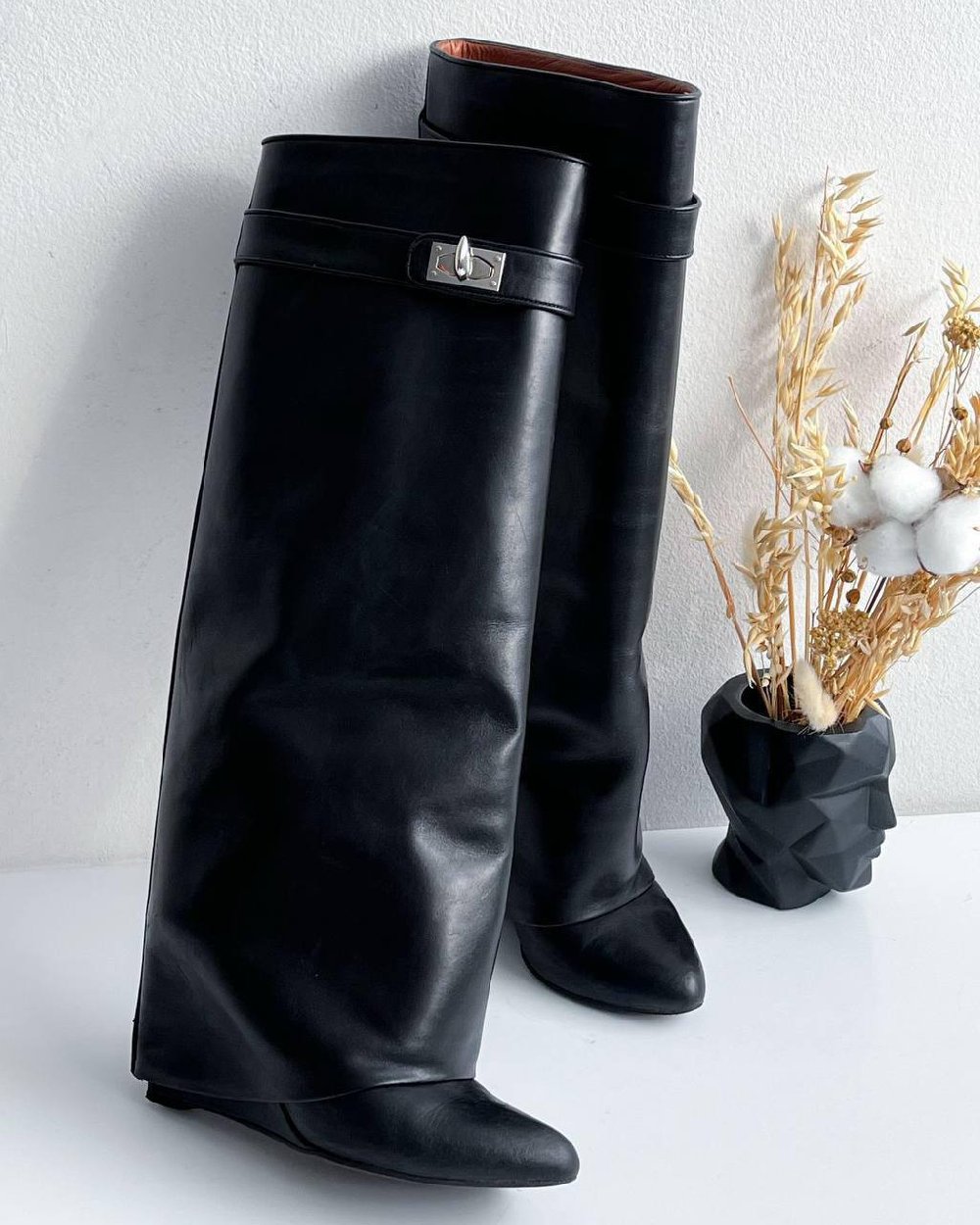 photo_2025-11-01_19-04-00